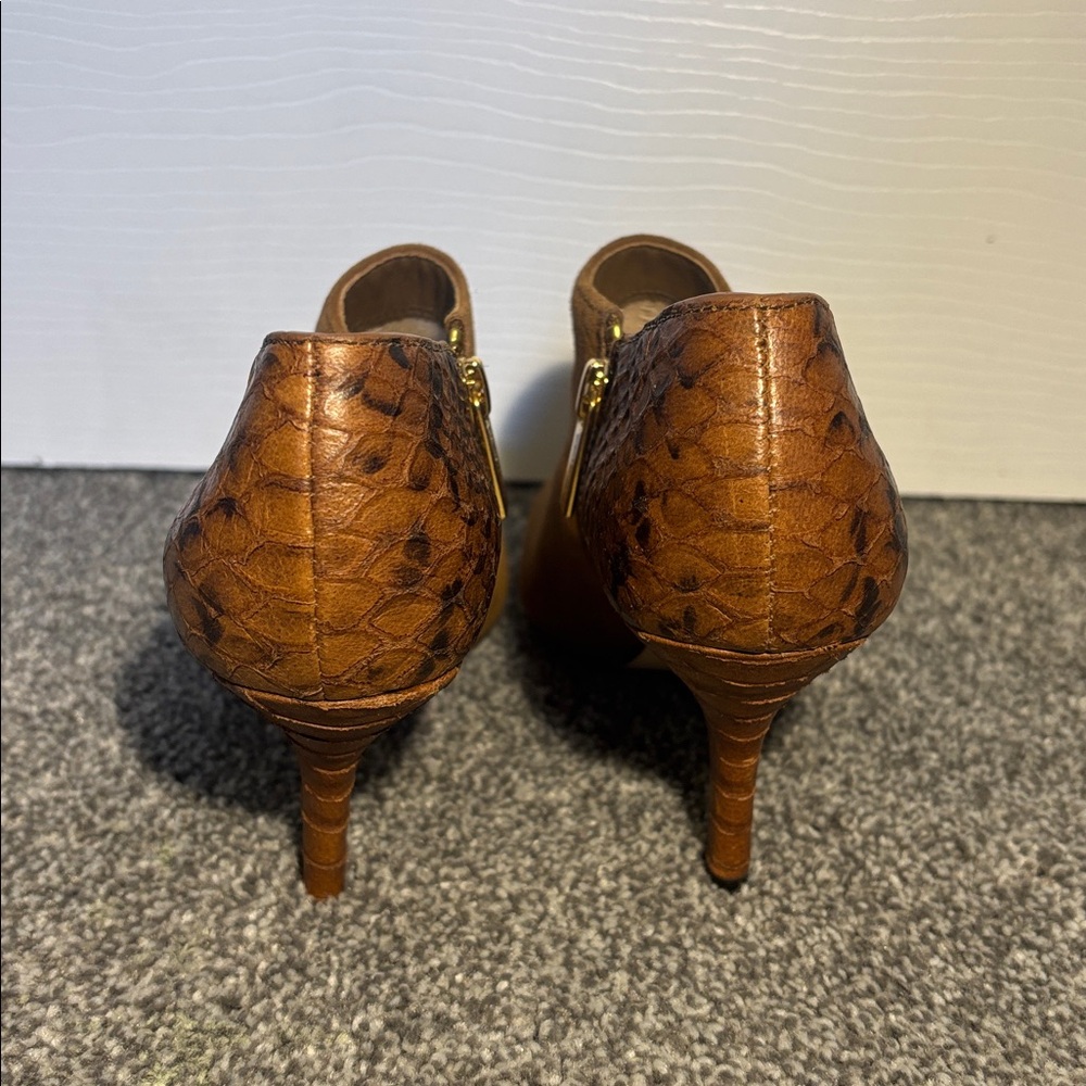 Michael Kors Chestnut Suede Pointed Toe Ankle Booties w/ Snakeskin Heel size 6M - Picture 6 of 10